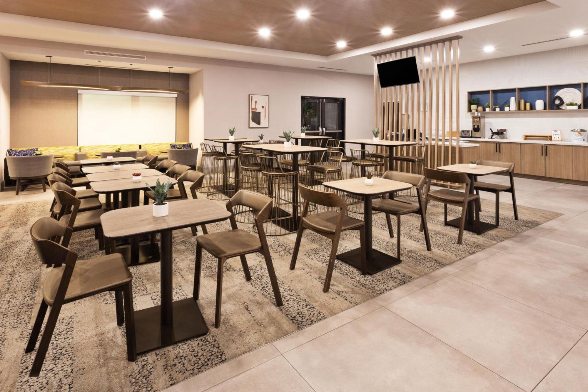 Springhill Suites Birmingham Colonnade Exterior foto